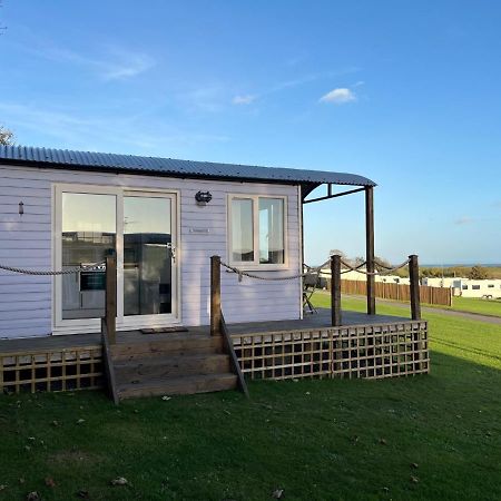 Pearl Shepherds Hut Hotel Penally Exterior photo