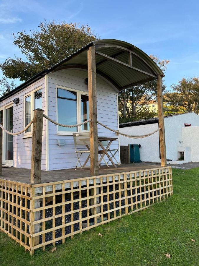 Pearl Shepherds Hut Hotel Penally Exterior photo