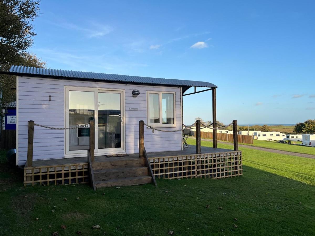 Pearl Shepherds Hut Hotel Penally Exterior photo